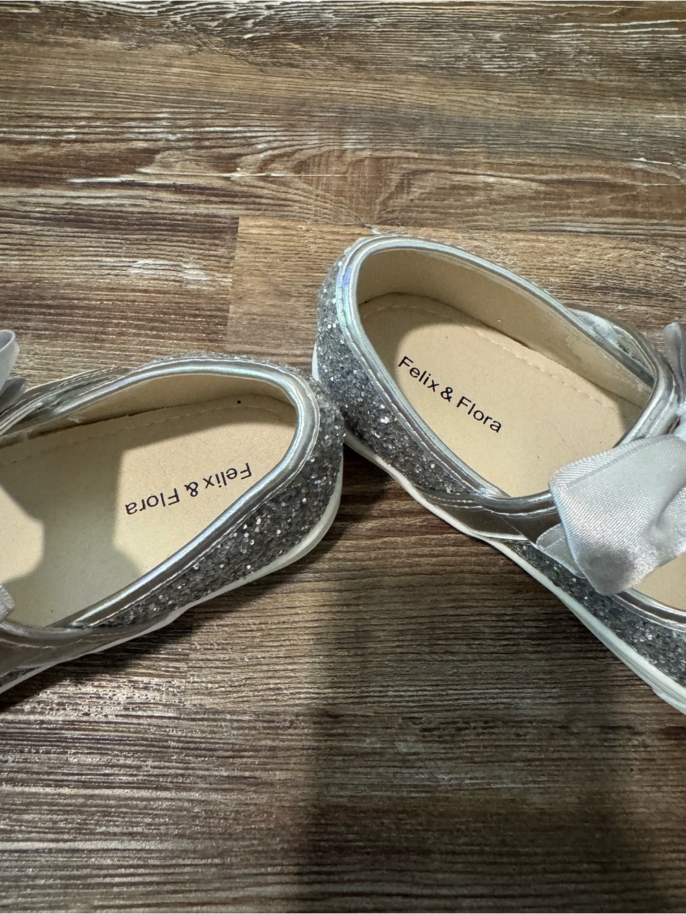 Girls' Silver Glitter Bow Dress Slip-On Shoes - Picture 2 of 4